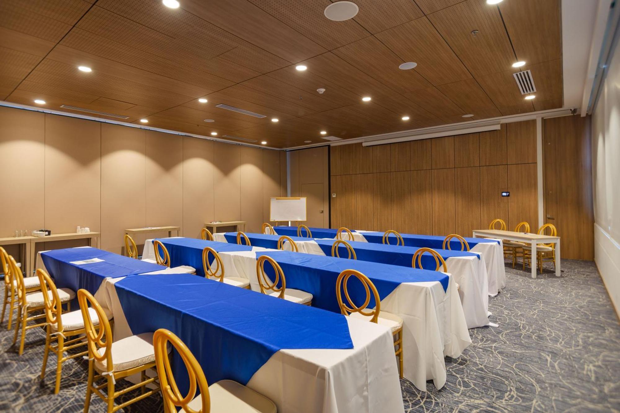 Holiday Inn Express Cartagena Manga By Ihg Exterior photo