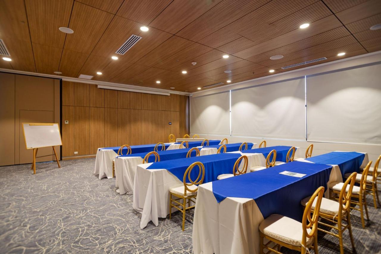Holiday Inn Express Cartagena Manga By Ihg Exterior photo