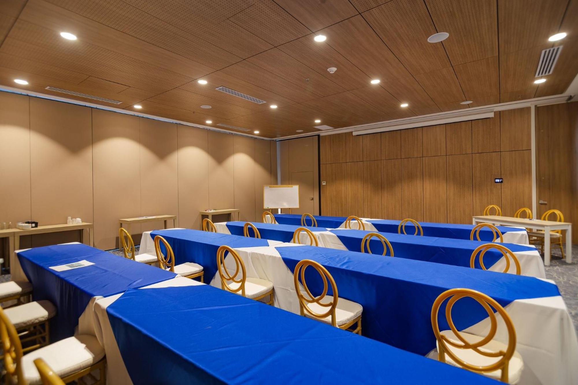 Holiday Inn Express Cartagena Manga By Ihg Exterior photo